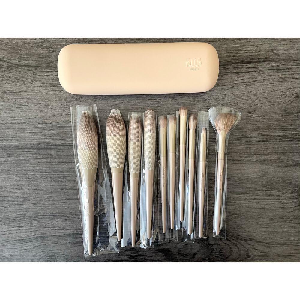 AOA HERO BRUSH SET + SILICONE TRAVEL CASE​